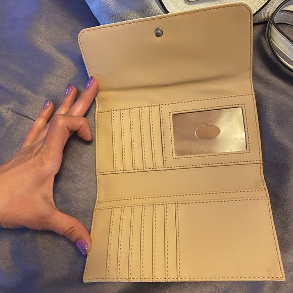 GUESS OPHELIA SATCHEL WITH MATCHING WALLET - Picture 5 of 5